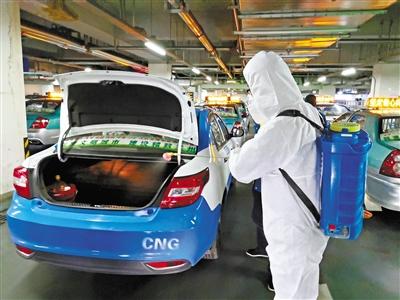 免費(fèi)接送一線抗“疫”人員 蘭州奔馬雷鋒車隊(duì)，你們真棒！