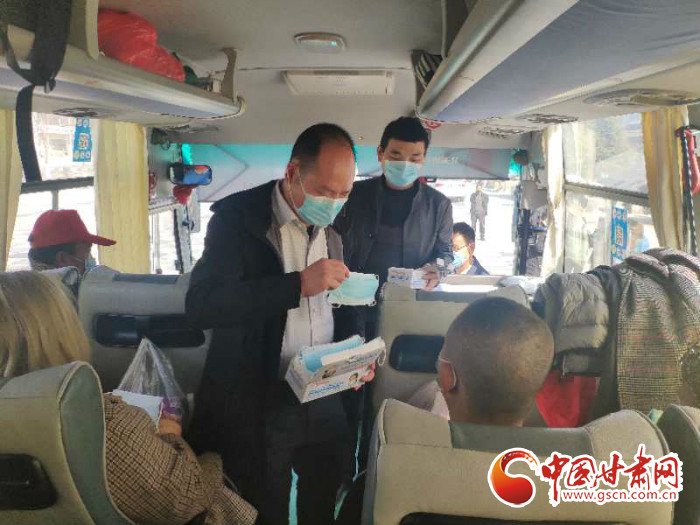 【甘肅全民戰(zhàn)“疫”】隴南禮縣首批外出務(wù)工人員乘“專車”直達工作崗位