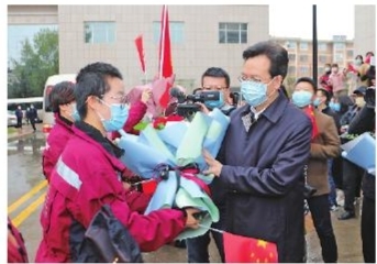慶陽市第二、三批支援湖北醫(yī)療隊12名隊員凱旋