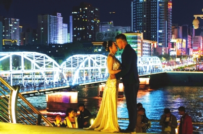 昨夜，中山橋夜景燈光更漂亮了