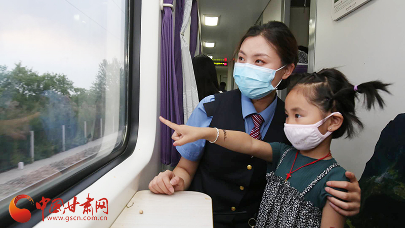 蘭州鐵路局端午小長(zhǎng)假發(fā)送旅客53.2萬(wàn)人