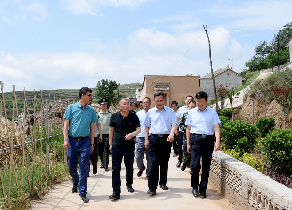 王銳深入麥積區(qū)、甘谷縣掛牌督戰(zhàn)村調(diào)研指導(dǎo)脫貧攻堅工作