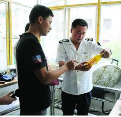 蘭州市場(chǎng)監(jiān)管局綜合行政執(zhí)法隊(duì)開(kāi)展學(xué)校、托幼機(jī)構(gòu)食品安全專項(xiàng)檢查