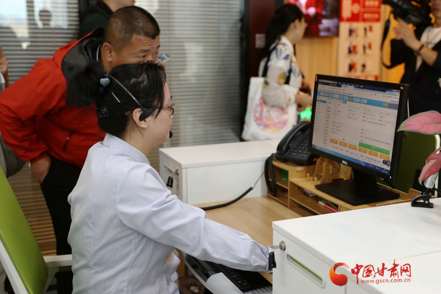 【走向我們的小康生活】蘭州：虛擬養(yǎng)老院托起幸?！跋﹃?yáng)紅”