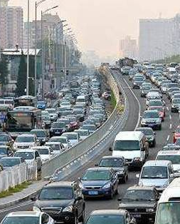 開(kāi)學(xué)后接送學(xué)生車輛增多 交警部門提醒：這些路段易擁堵