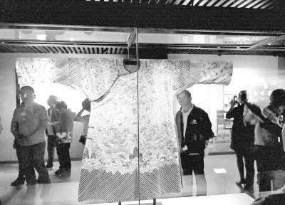 甘肅文化丨嘉慶所賜，被當(dāng)戲服 永登博物館九龍黃袍的前世今生