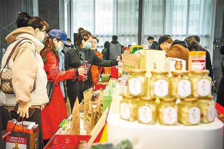 今天，在這里聽榆中的脫貧故事 ——榆中縣“脫貧攻堅(jiān)宣傳周”發(fā)布活動(dòng)暨脫貧攻堅(jiān)主題成就展啟動(dòng)側(cè)記