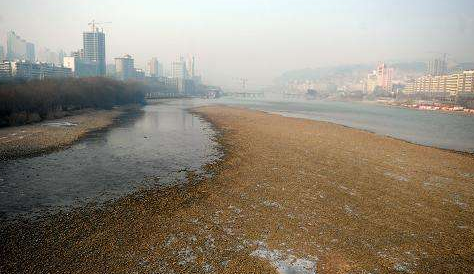 市民：黃河水位大降會(huì)不會(huì)影響供水？ 水務(wù)部門：枯水期流量偏小屬于正?，F(xiàn)象