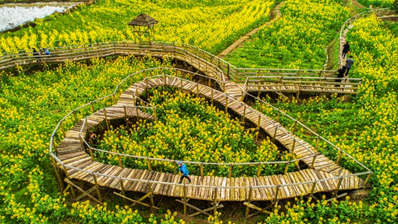 “心”型廊橋。廖濤 攝