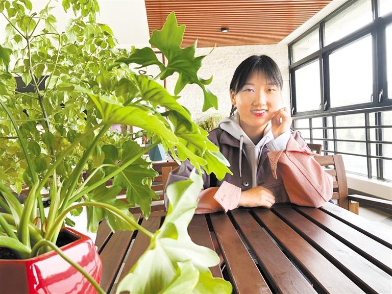 2021年“中國航天日”海報設(shè)計者蘭大學子王淑君：緣自熱愛 用作品致敬祖國航天事業(yè)