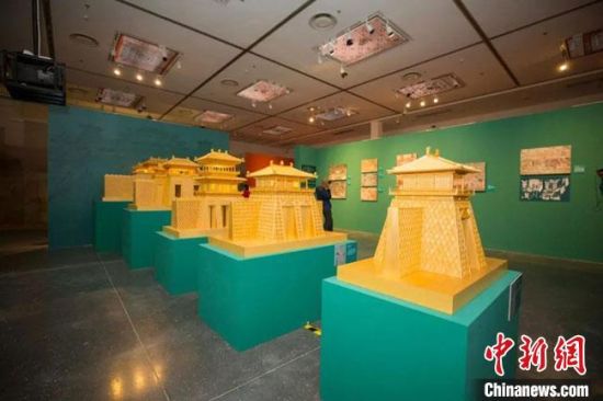 圖為呈現(xiàn)敦煌壁畫中的建筑和園林之美的復(fù)原模型。(資料圖) 敦煌研究院供圖