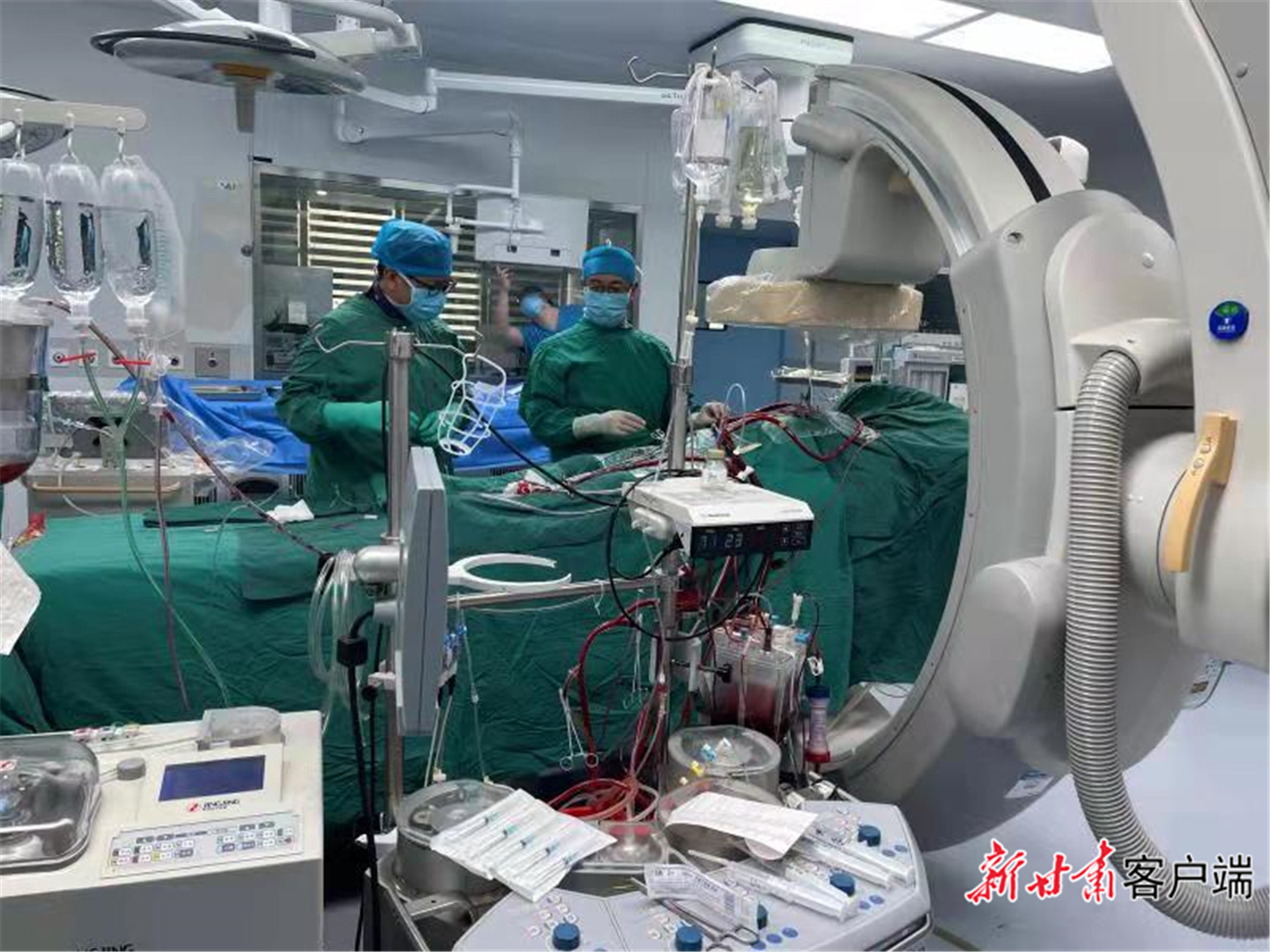 填補(bǔ)省內(nèi)空白，蘭大一院連續(xù)完成“一站式”雜交手術(shù)