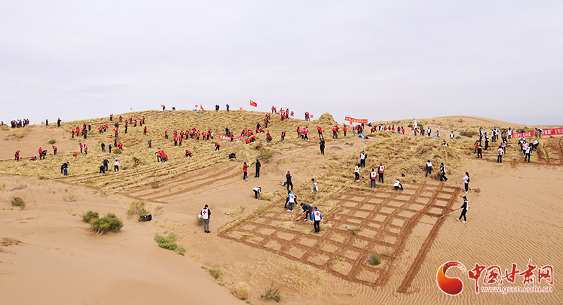 甘肅省委宣傳部、省文明辦、省志愿服務(wù)聯(lián)合會(huì)在古浪縣舉行壓沙主題文明實(shí)踐志愿服務(wù)活動(dòng)