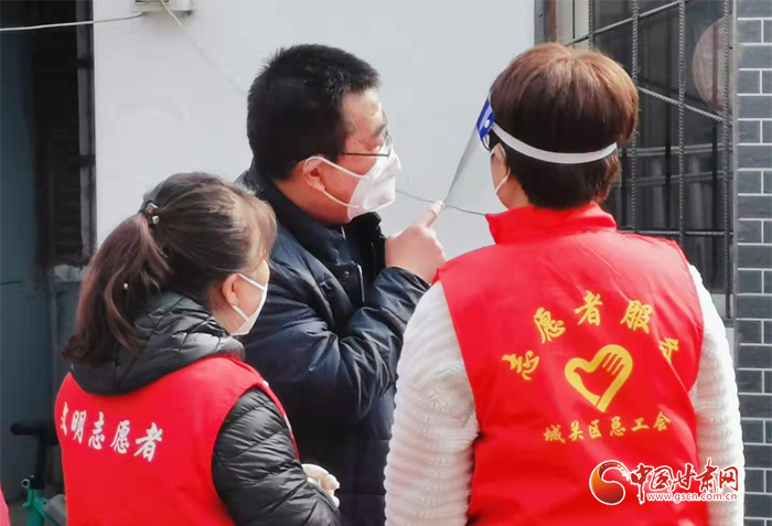 【甘快看·疫情防控最美有你（11）】奔走在“戰(zhàn)疫”一線！有一種力量叫志愿者