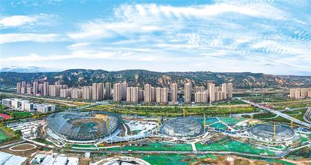 平?jīng)鲶w育運(yùn)動公園項(xiàng)目三座場館主體結(jié)構(gòu)已經(jīng)成型