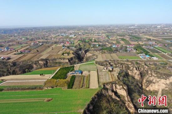 圖為位于甘肅省慶陽市西峰區(qū)境內(nèi)的南佐遺址地貌。(資料圖) 甘肅省文物局供圖