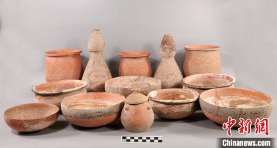 圖為圪垯川遺址出土的器物組合。(資料圖) 甘肅省文物局供圖