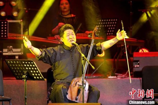 圖為樂(lè)隊(duì)主創(chuàng)巴依勒格。(資料圖) 受訪者供圖