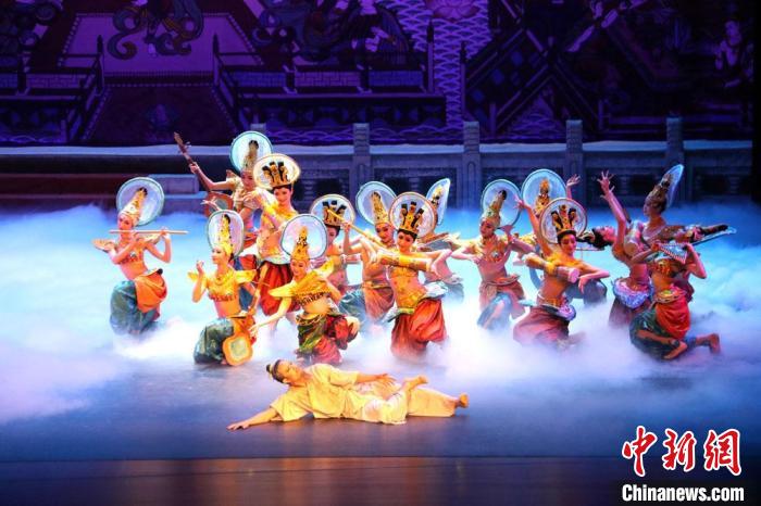 《絲路花雨》在敦煌大劇院演出。(資料圖) 敦煌市委宣傳部供圖