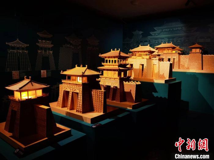 2022年11月，正在敦煌研究院展出的“千年?duì)I造——敦煌壁畫(huà)中的建筑之美”特展?！《∷?攝
