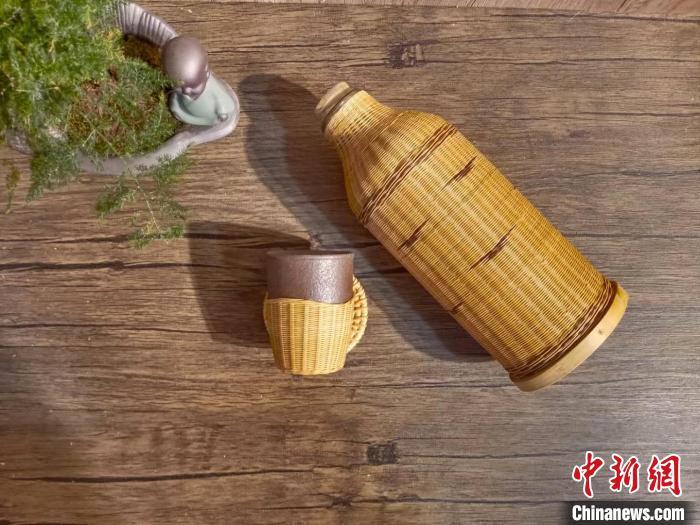 圖為竹編暖壺套。(資料圖) 甘肅省非遺保護(hù)中心供圖