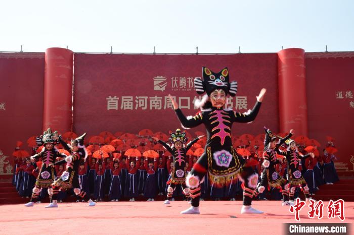 圖為首屆周口伏羲書展開幕式表演。　梁照曾 攝