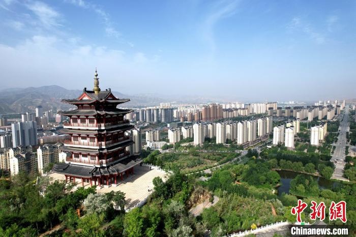 圖為航拍樂都區(qū)朝陽山片區(qū)?！⊙Φ?攝