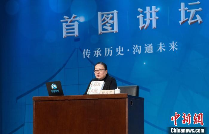 敦煌研究院文化弘揚(yáng)部講解科科長韓文君?！『衔乃嚦霭嫔绻﹫D