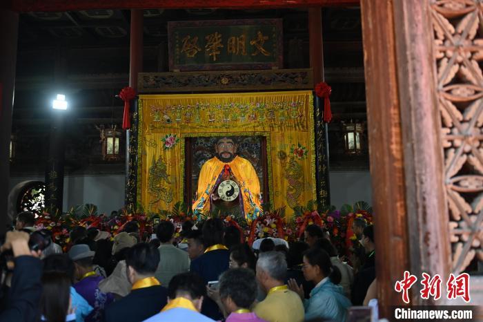 6月21日，2024(甲辰)年公祭中華人文始祖伏羲大典在甘肅天水舉行，來自海峽兩岸及港澳地區(qū)約500人現(xiàn)場共祭中華人文始祖伏羲。中新社記者 李亞龍 攝