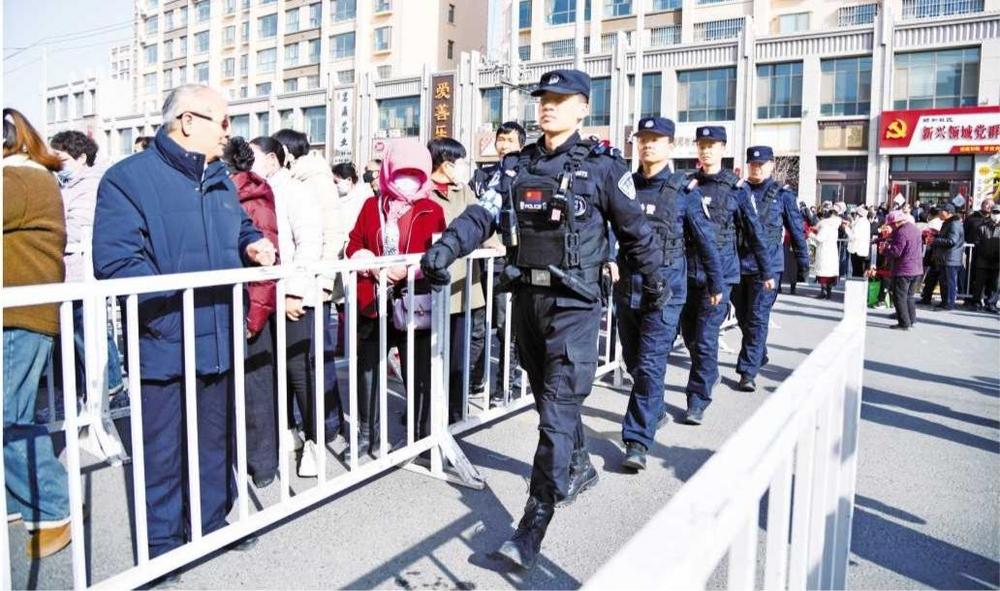臨澤公安護航元宵節(jié)民俗文化活動
