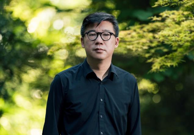專訪李修文：AI時(shí)代，更要孤絕地成為自己